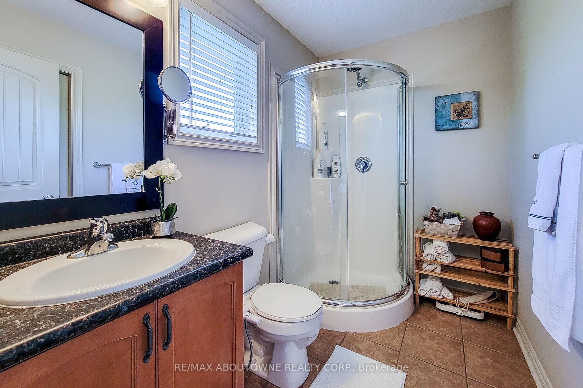 565 Isaiah Crescent photo 16