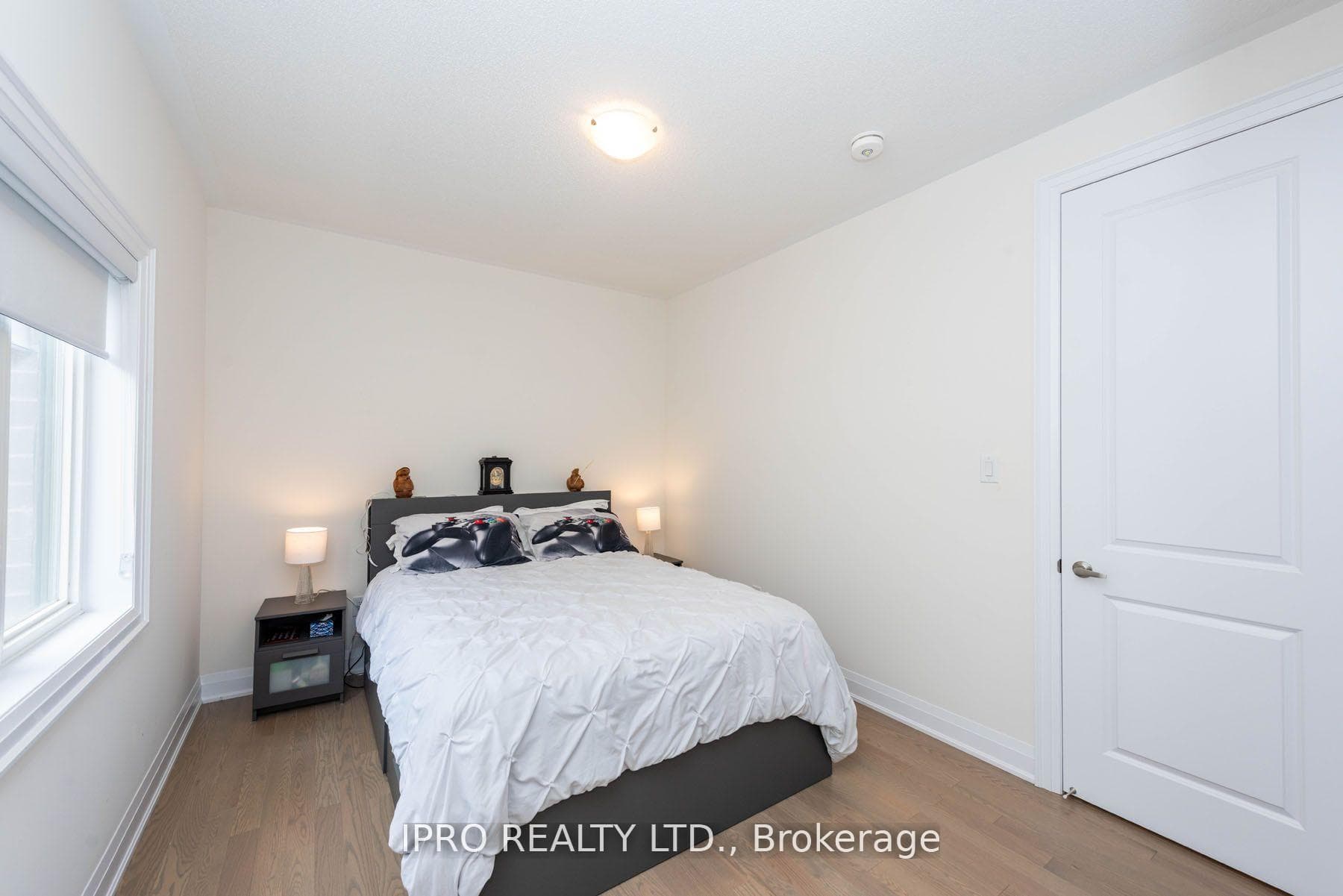 2437 Irene Crescent photo 25