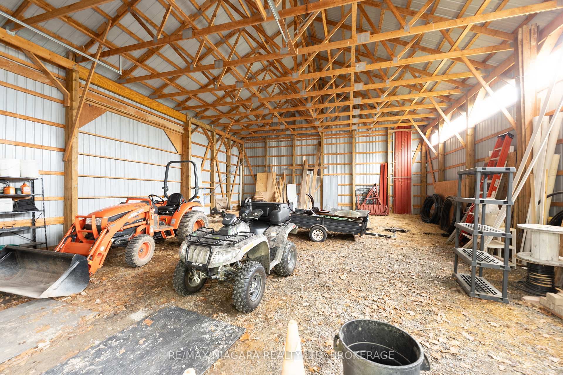 Storage / Pole Barn 30'x48' w/solar panels on roof