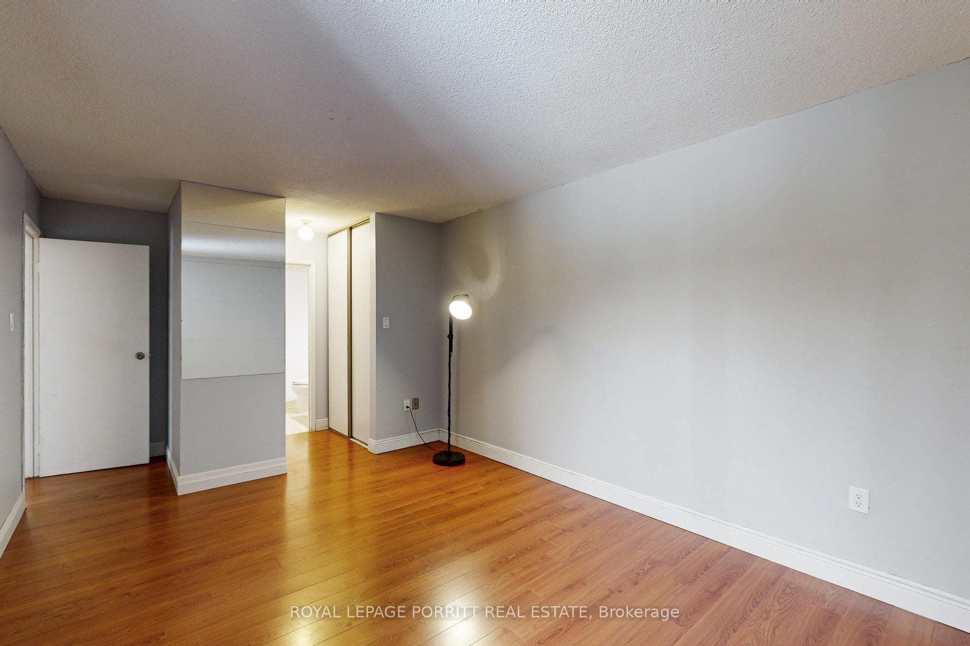 3835 Lake Shore Boulevard Unit 104 photo 39