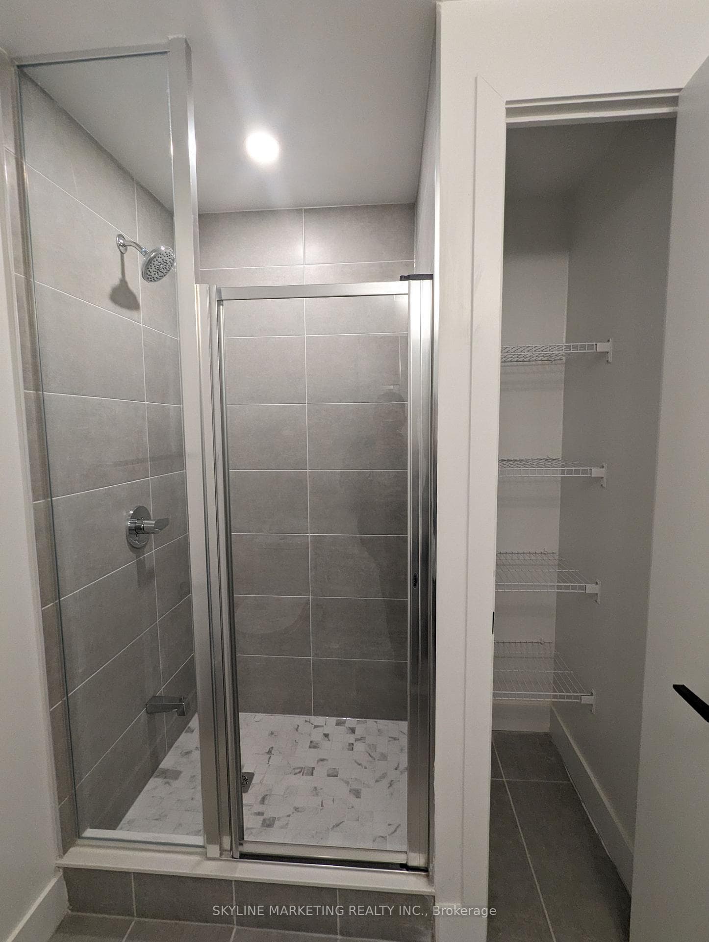 2450 Old Bronte Road Unit 305 photo 8