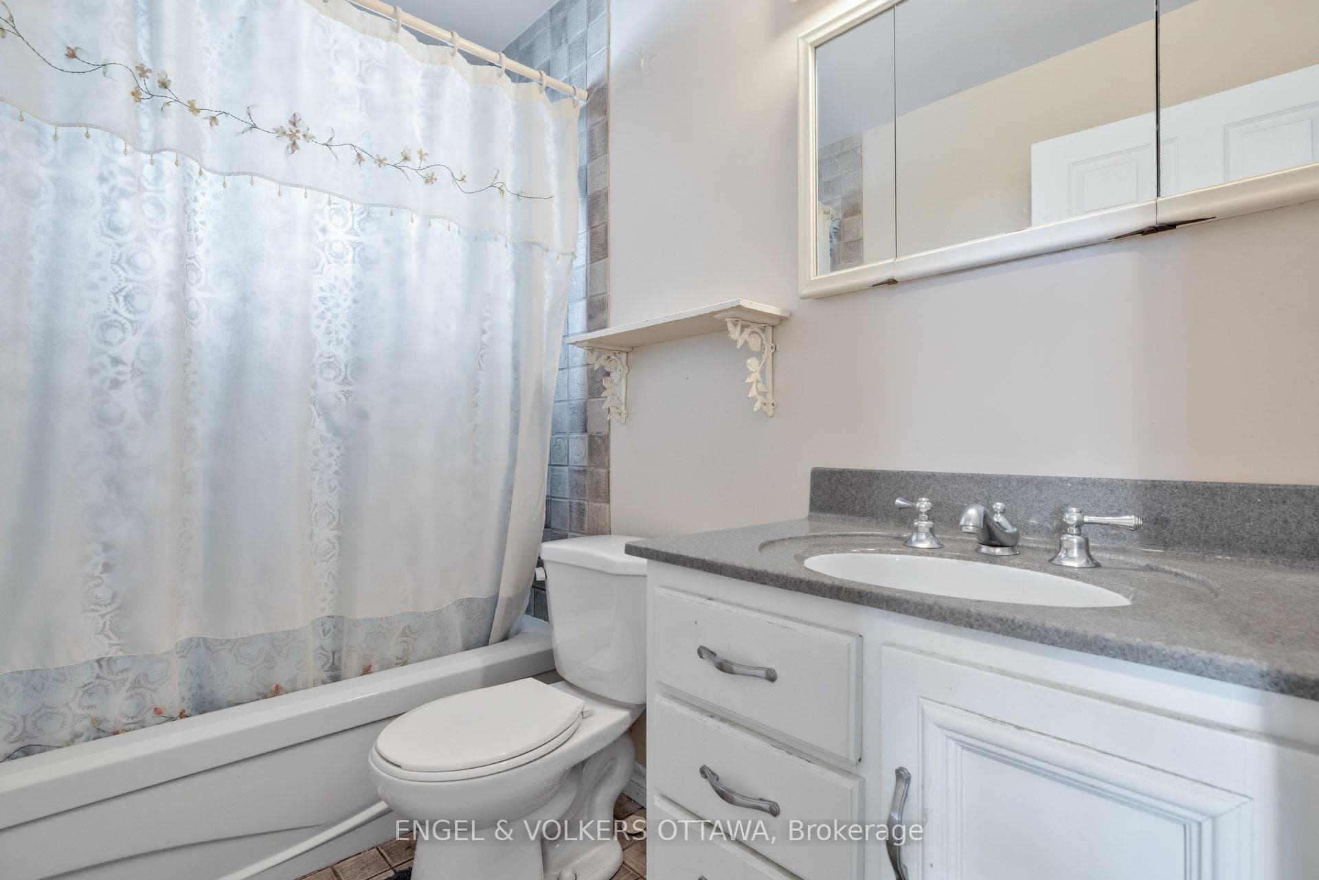 1311 S Avenue photo 9