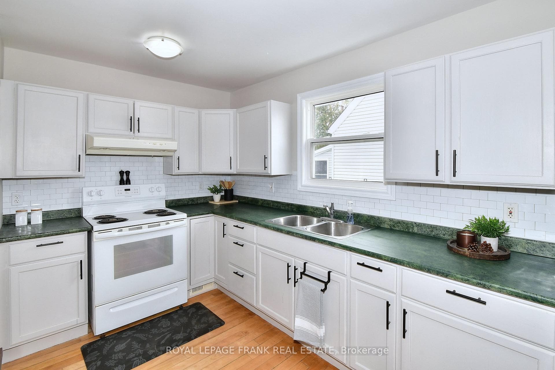 475 Brioux Avenue photo 9