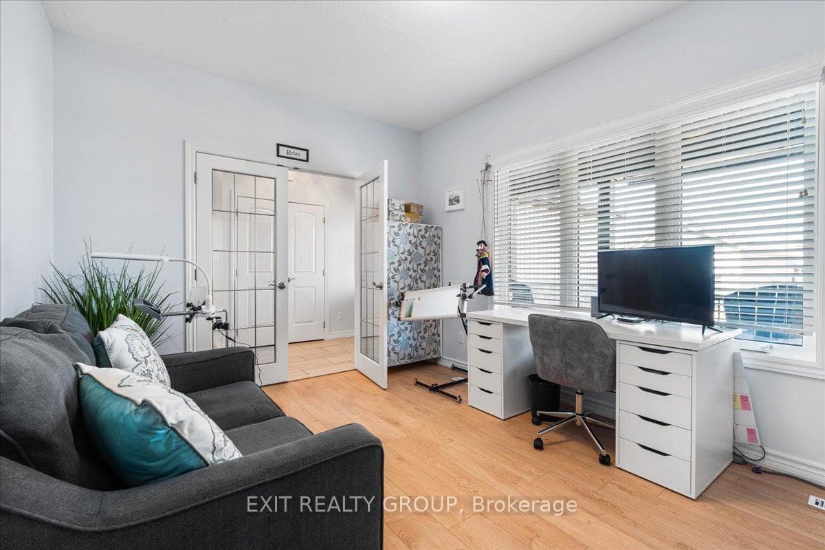 18 Gilbert Crescent photo 18