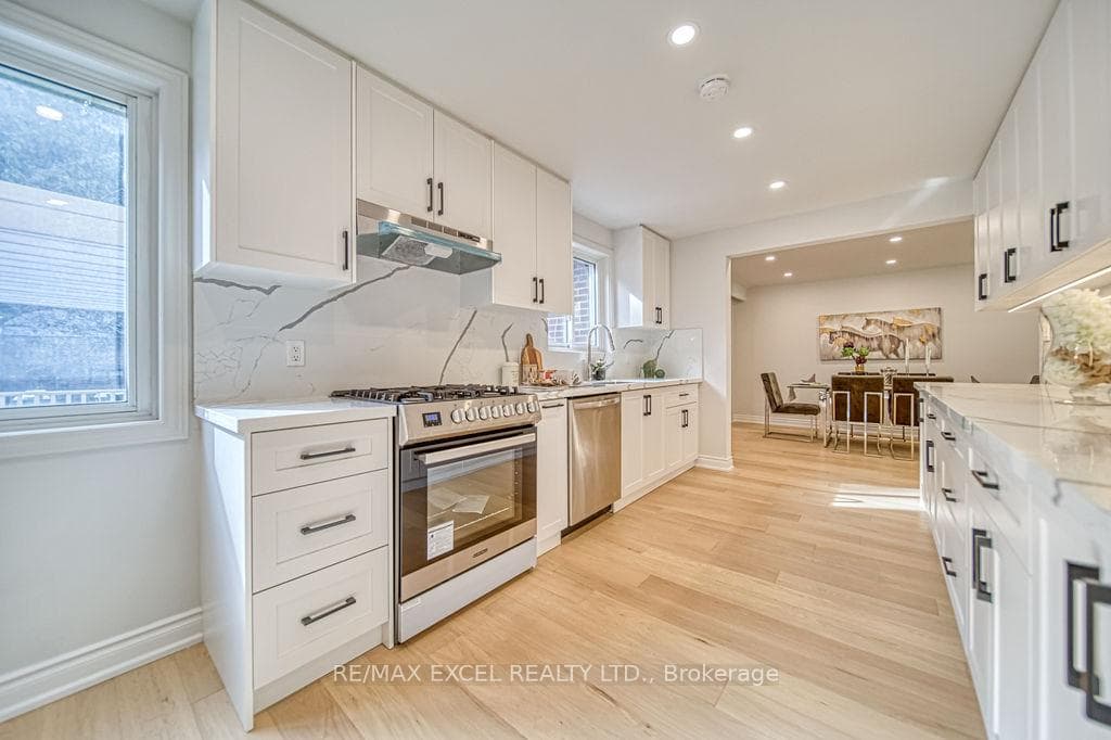 24 Bridlewood Boulevard photo 12