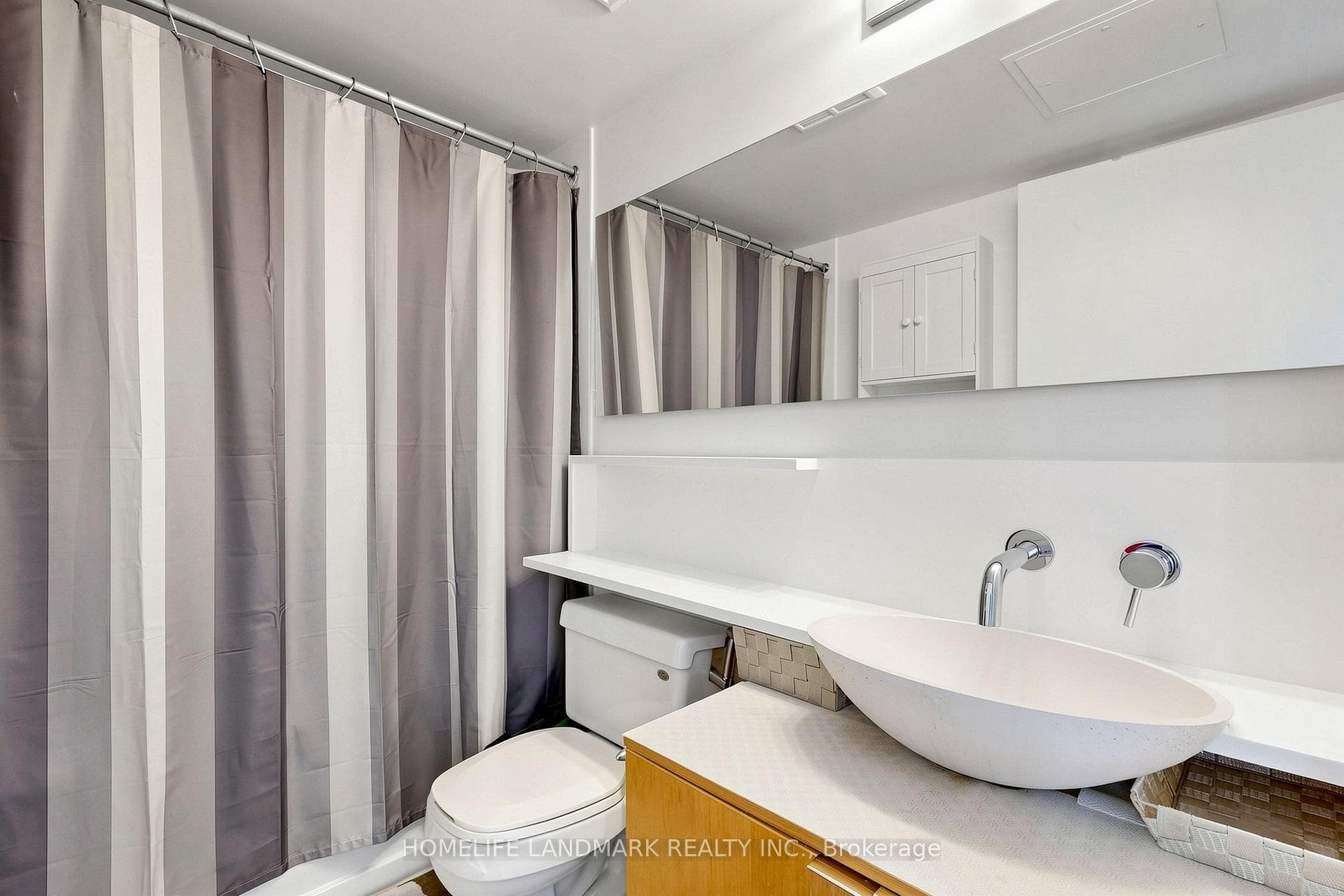 15 Fort York Boulevard Unit 2811 photo 16