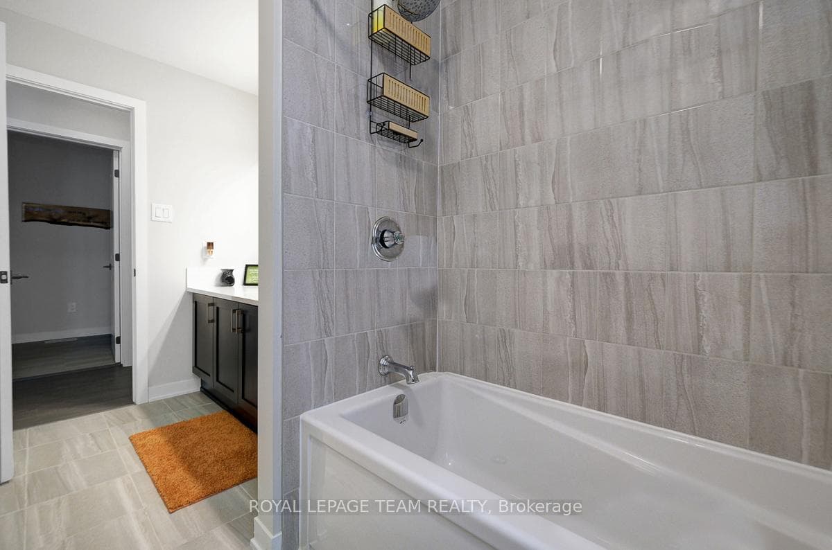 Main Bathroom 3 pcs - 2nd floor