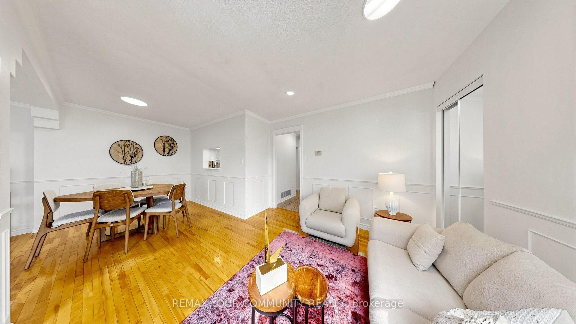 276 Currey Crescent photo 10