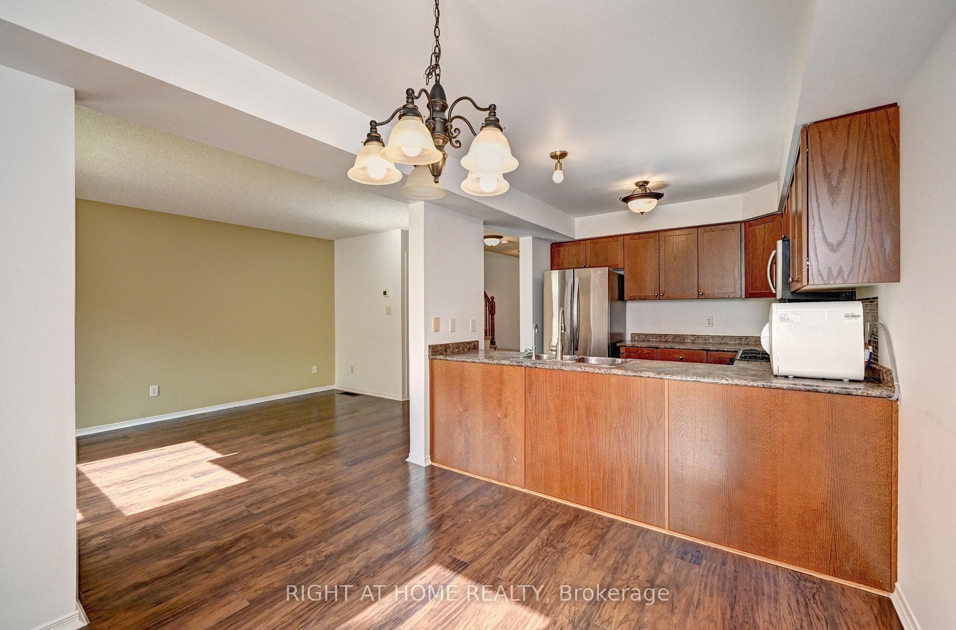 760 Paris Boulevard photo 8