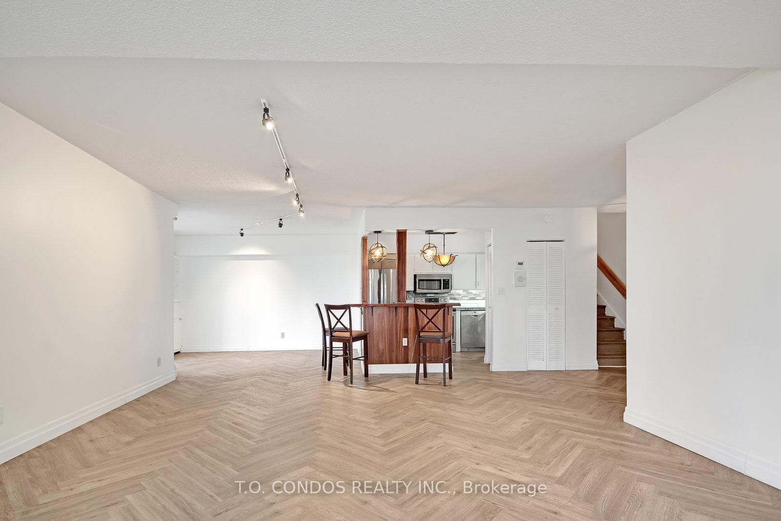 33 Harbour Square Unit 839 photo 8