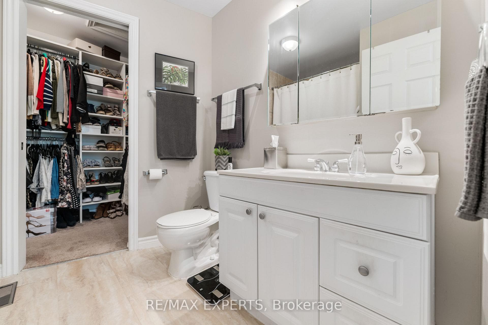 608 Simcoe Street Unit 19 photo 17