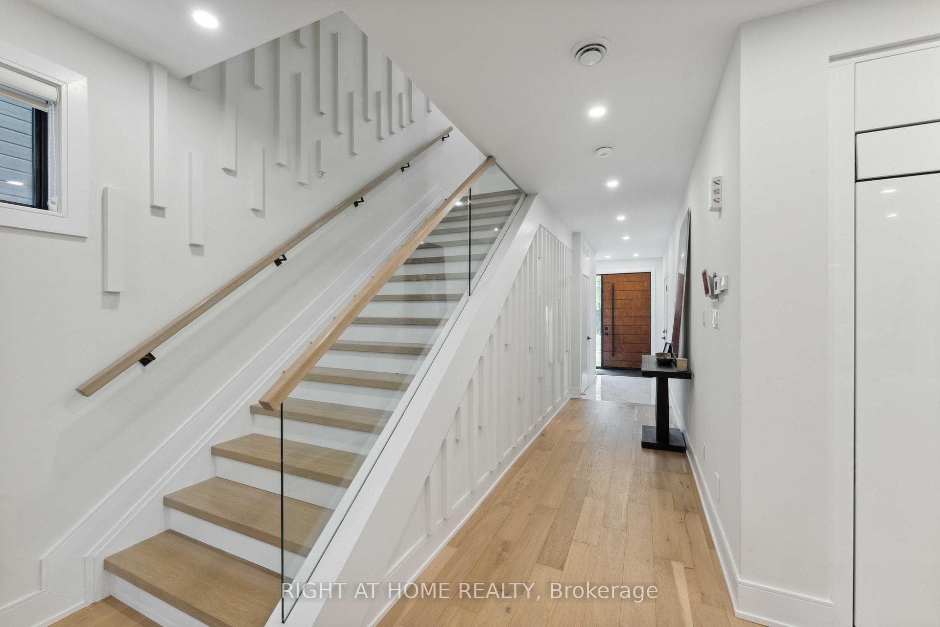 187 Carleton Avenue photo 6