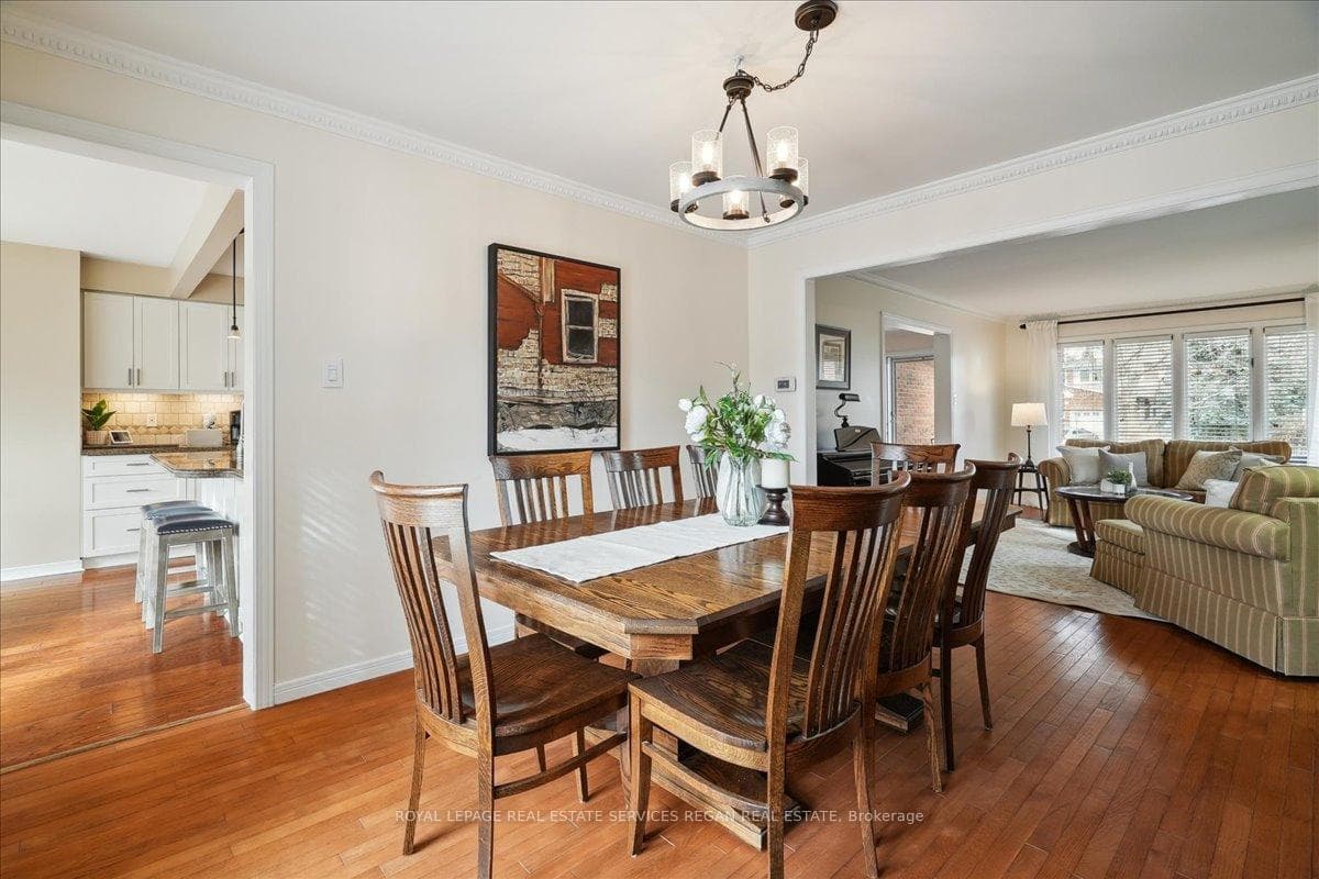 1404 Kathleen Crescent photo 9