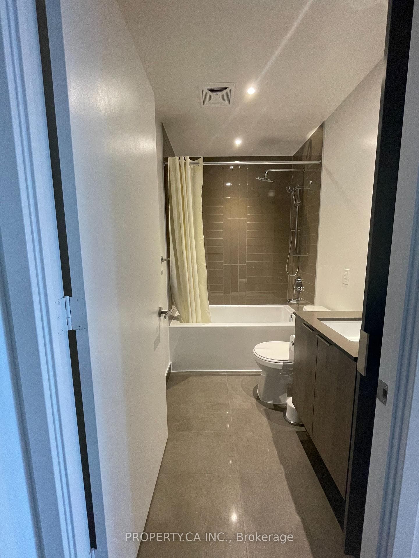 448 Burnhamthorpe Road Unit 3409 photo 3