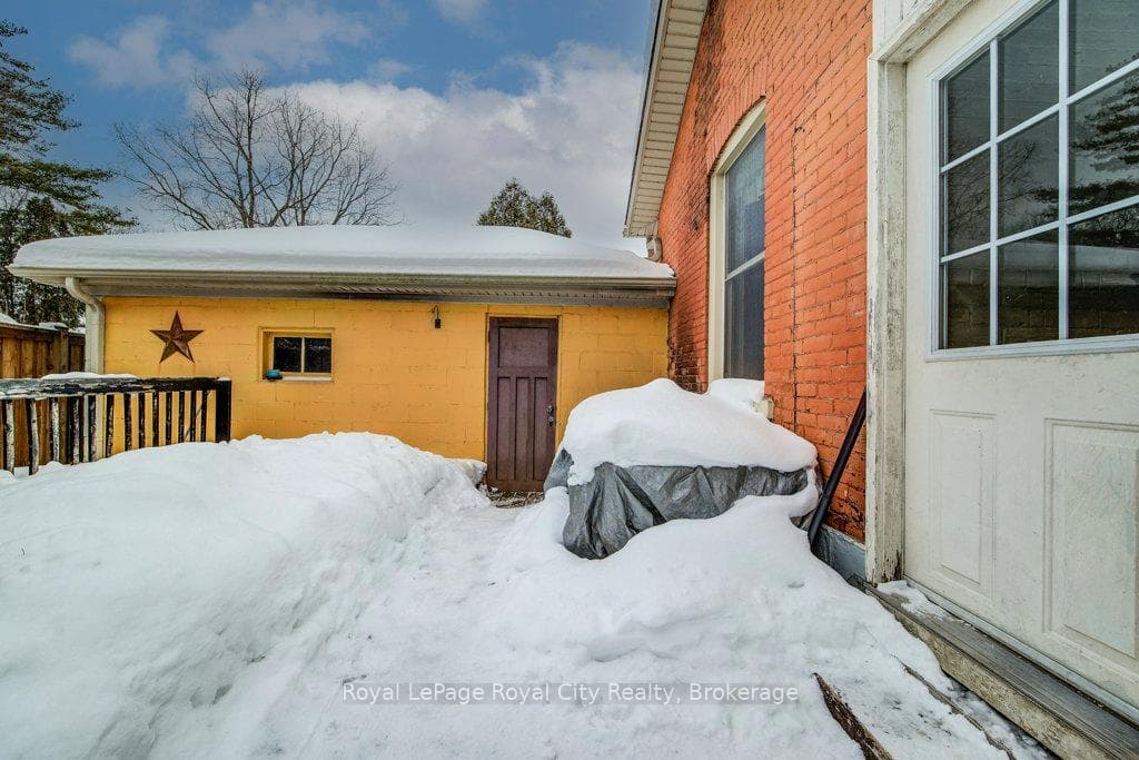 132 Neeve Street photo 29