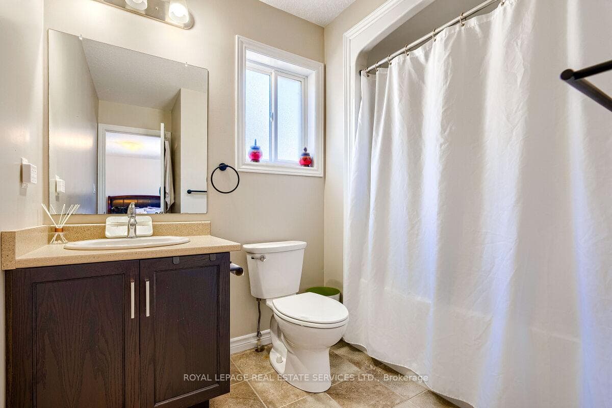 573 Forman Avenue photo 26