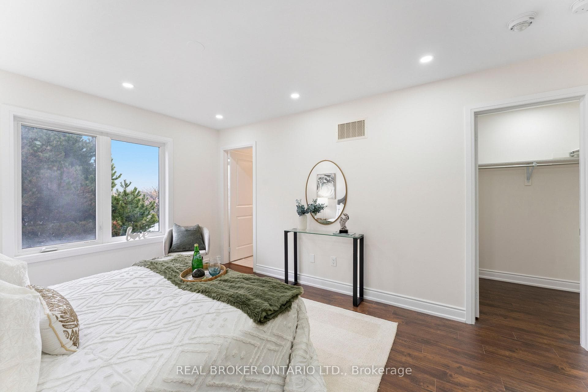206 London Lane photo 23
