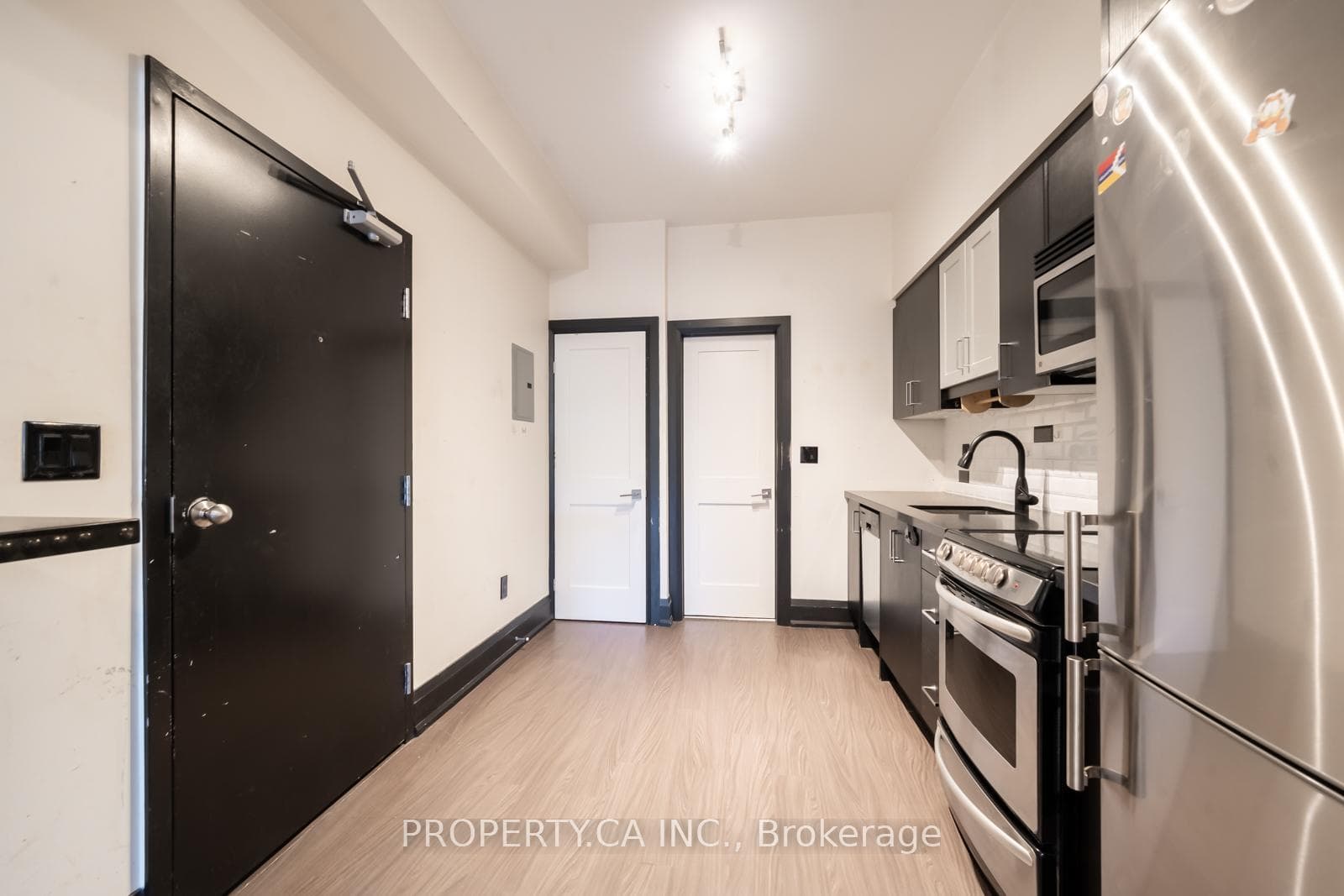 960 Queen Street Unit 3 photo 4