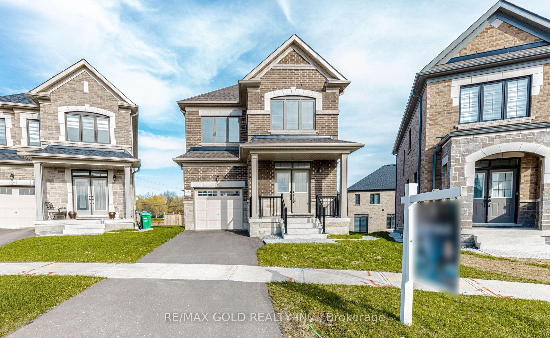 25 Sapwood Crescent photo 1