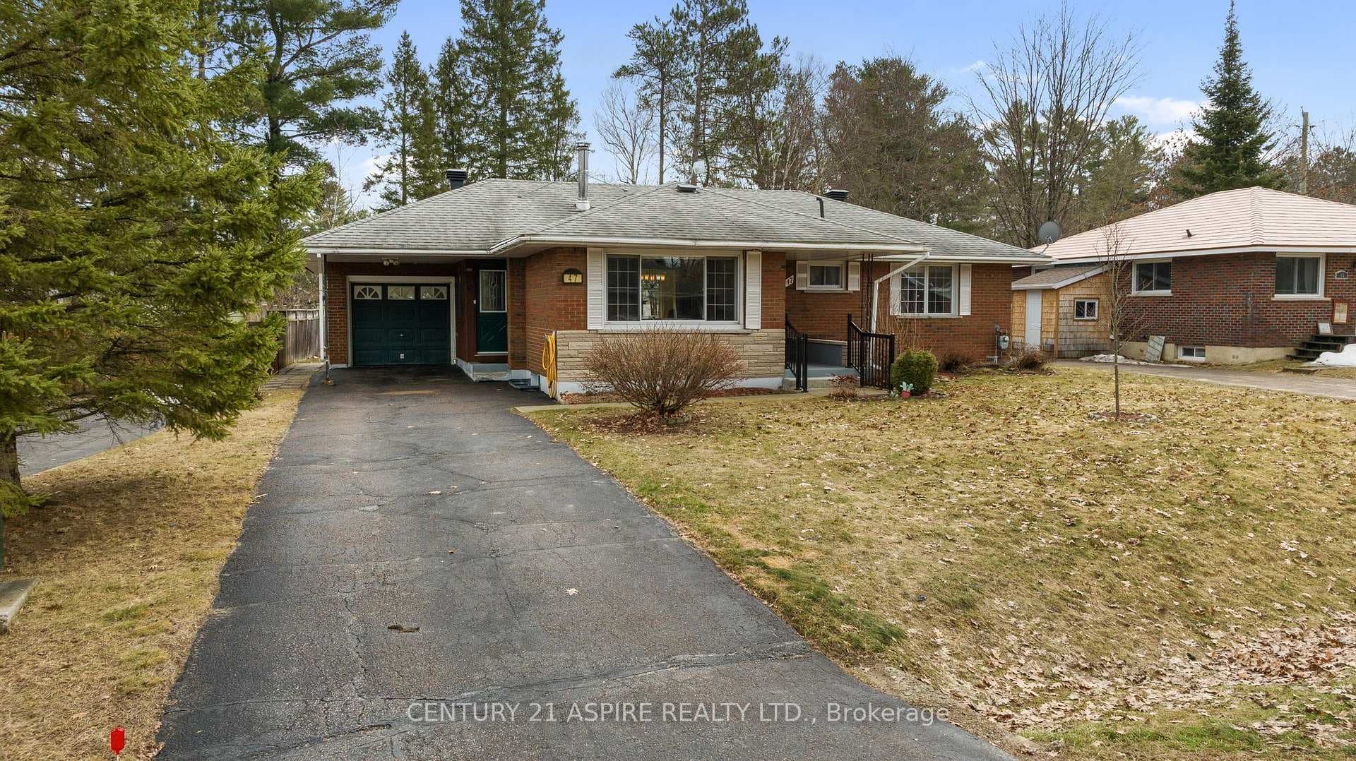 47 Highland Crescent photo 2