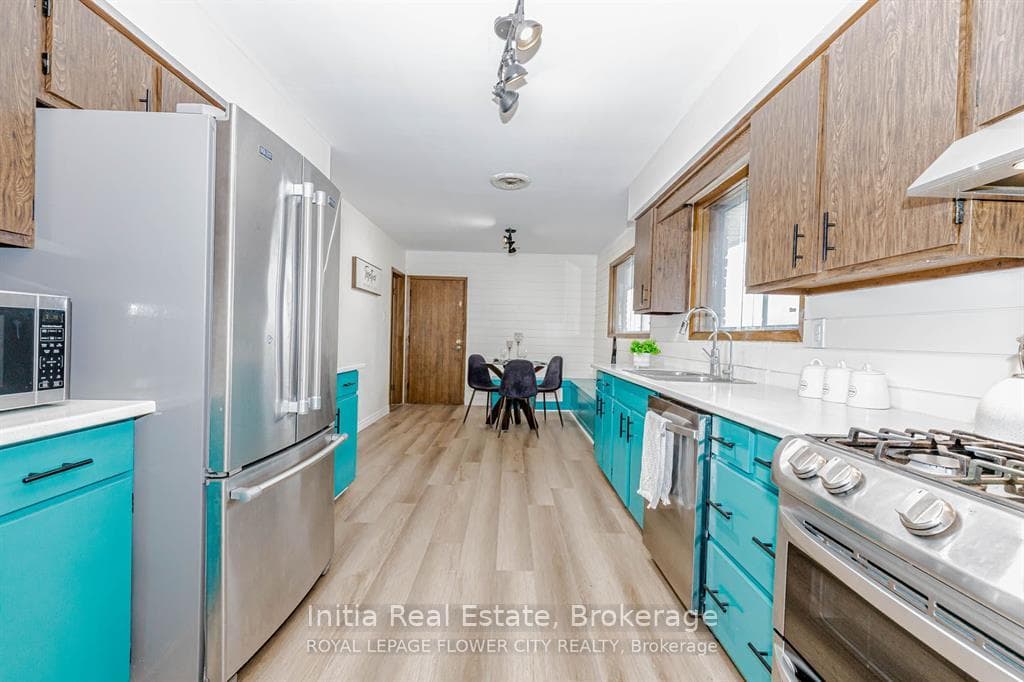 1421 Fanshawe Park Road photo 2