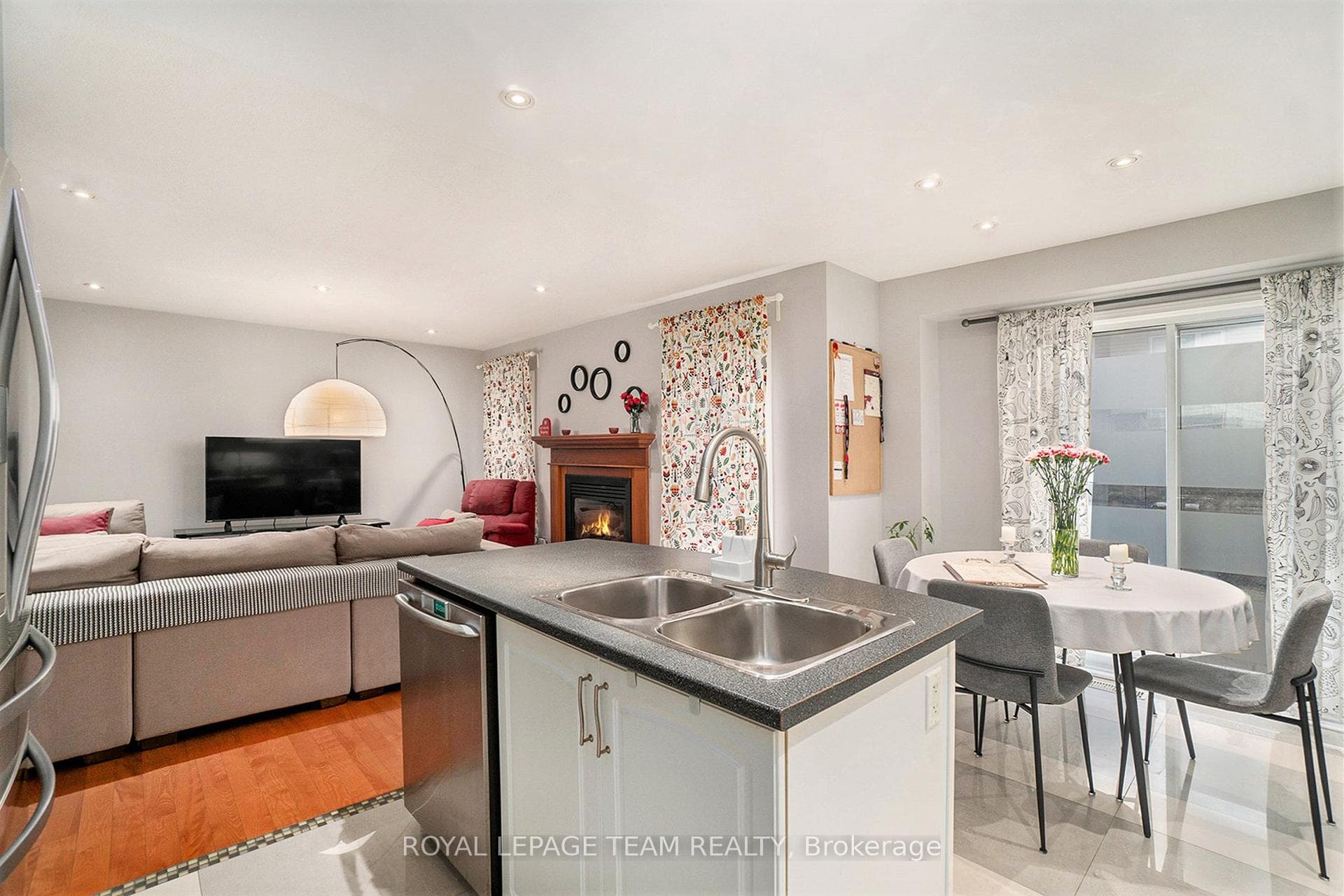 512 Clarington Avenue photo 12