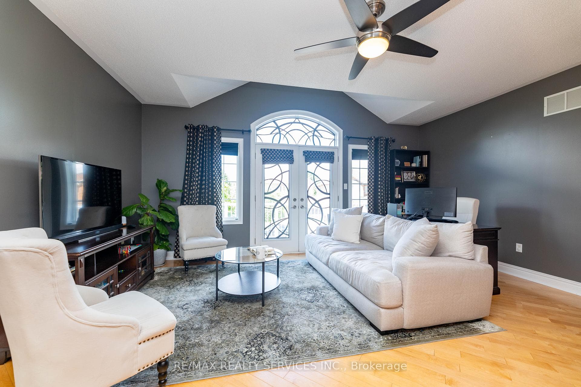 32 Dells Crescent photo 18
