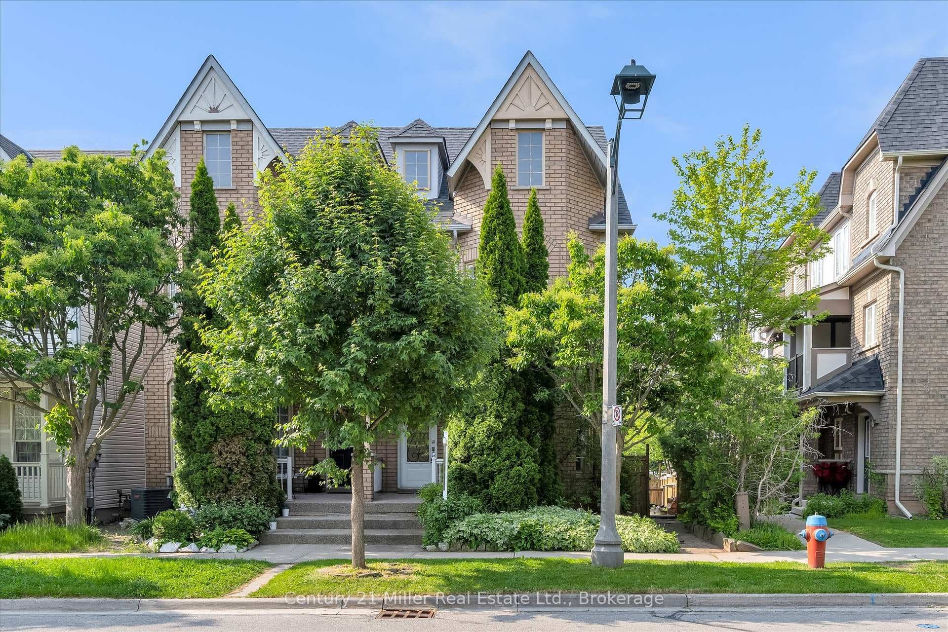 138 Gatwick Drive photo 2
