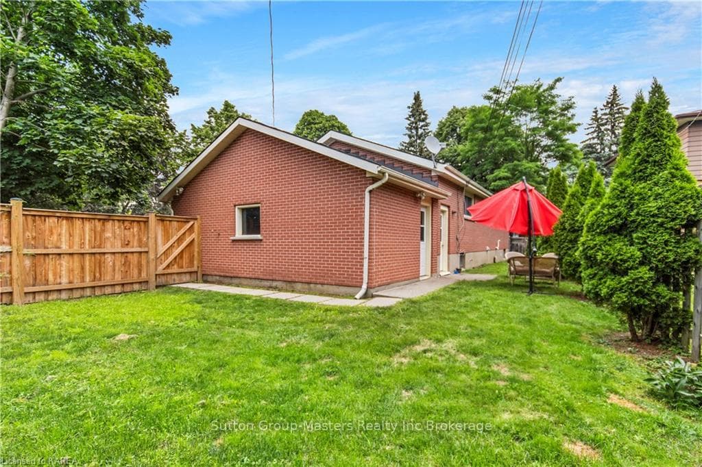 4 BARCLAY Road photo 34