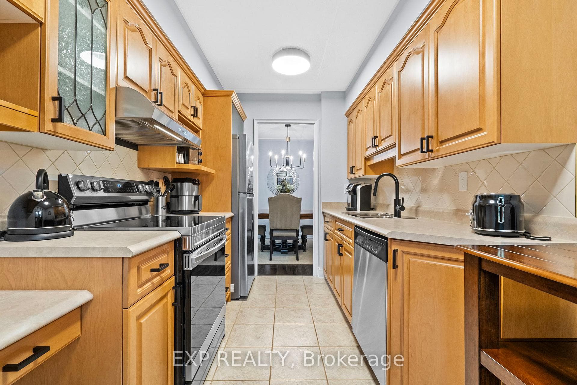 15390 Yonge Street Unit 203 photo 16