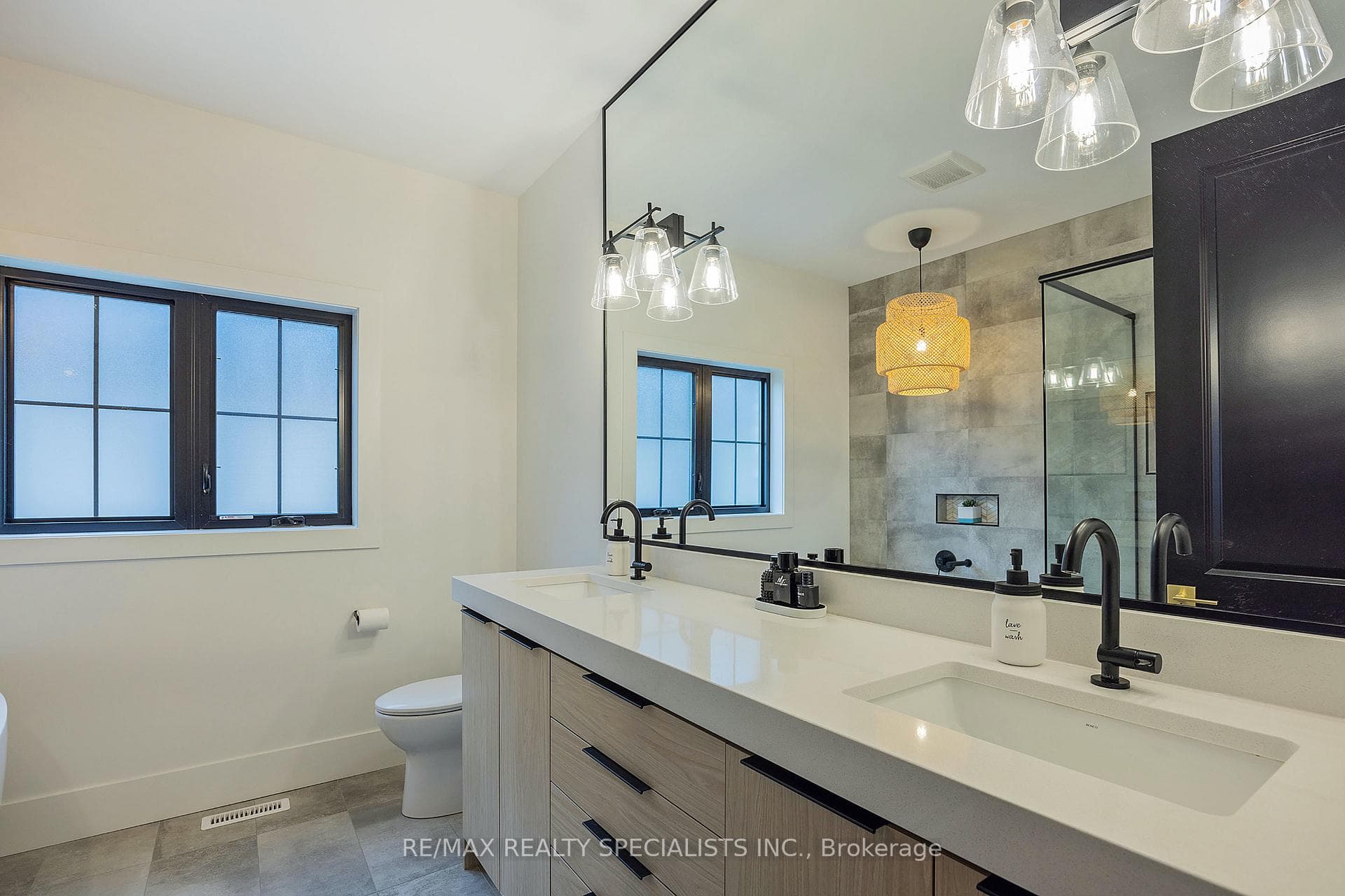 60 Foxborough Place photo 15