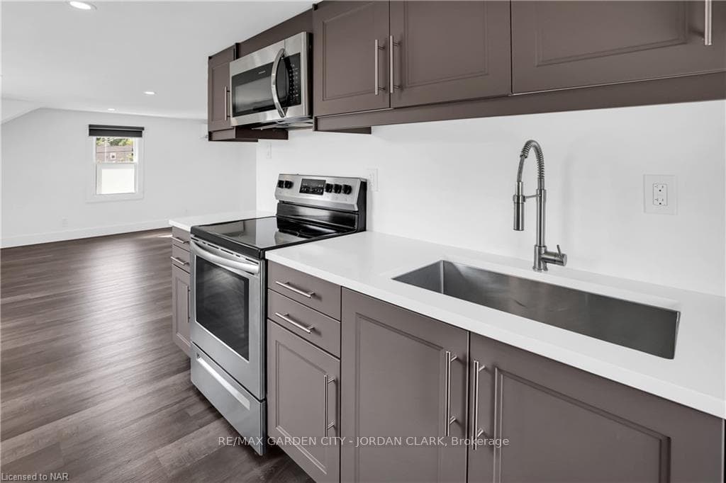 135 LAKE Street Unit UPPER photo 10