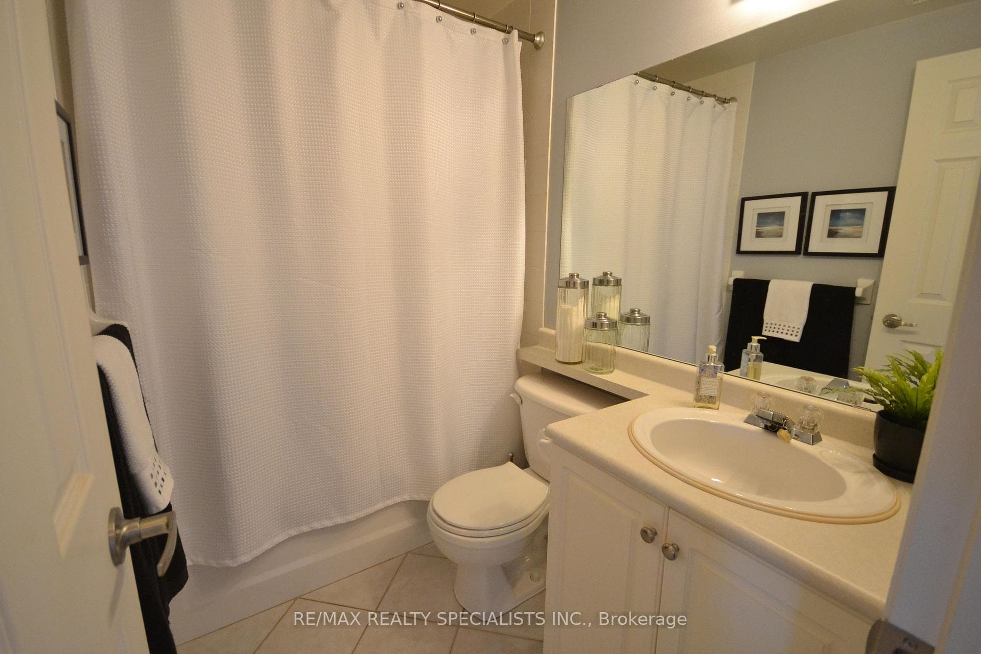 453 Mariners Way photo 16