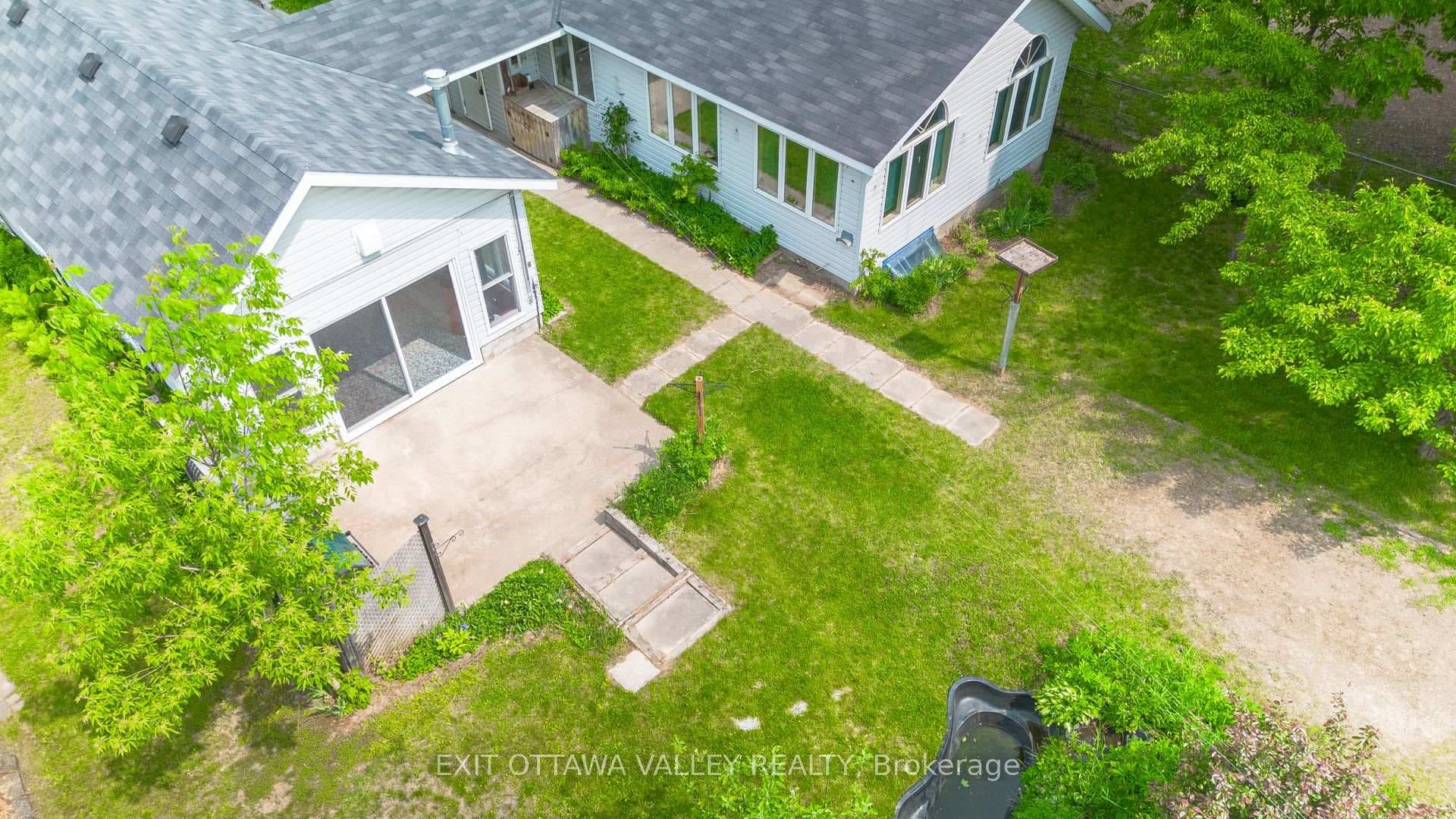415 Trafalgar Road photo 37