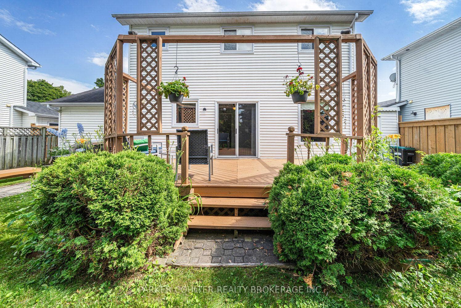 1098 Maclean Street photo 44