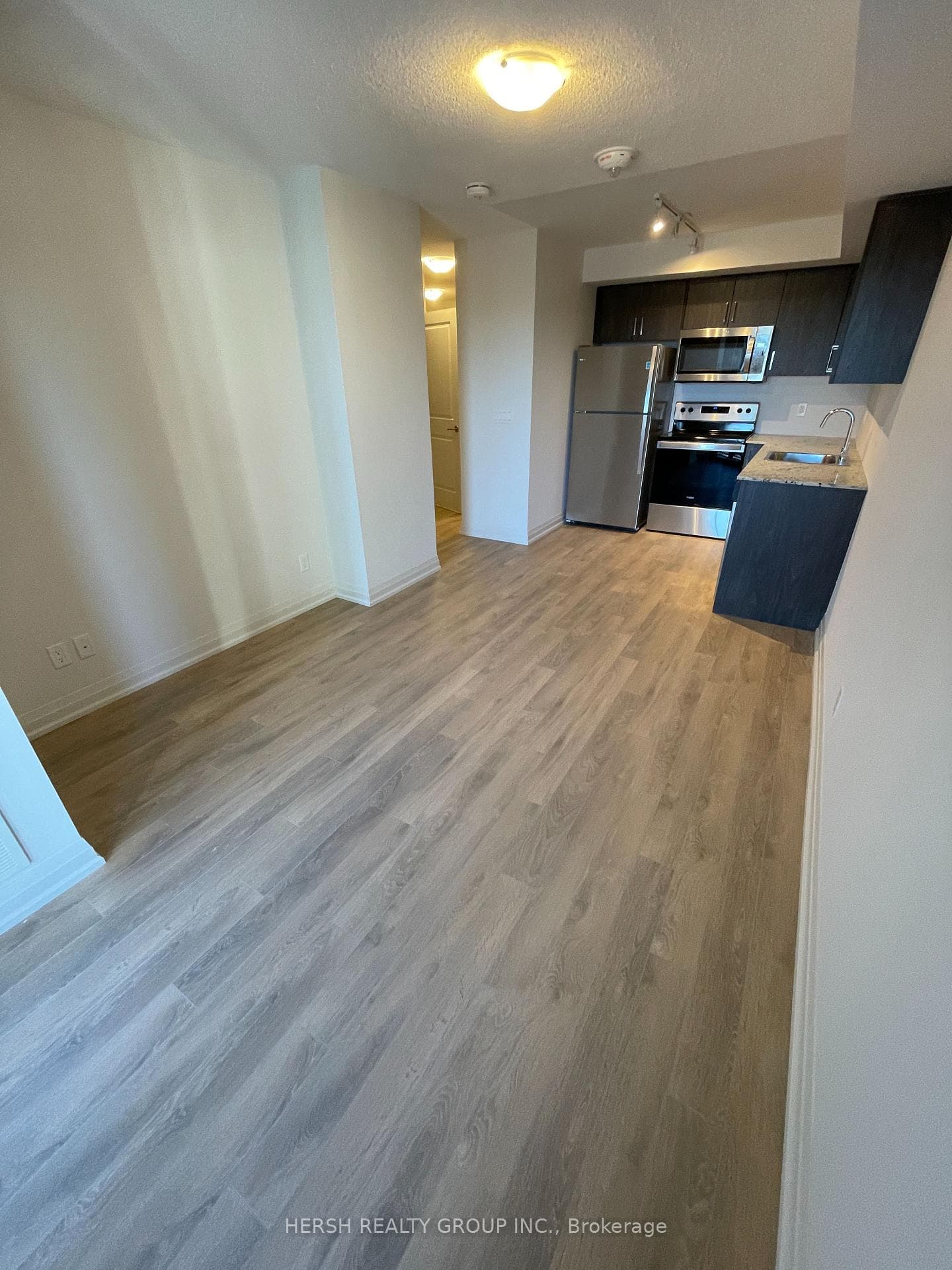 20 Meadowglen Place Unit 735 photo 10