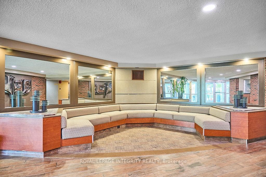 20 Chesterton Drive Unit 604 photo 5