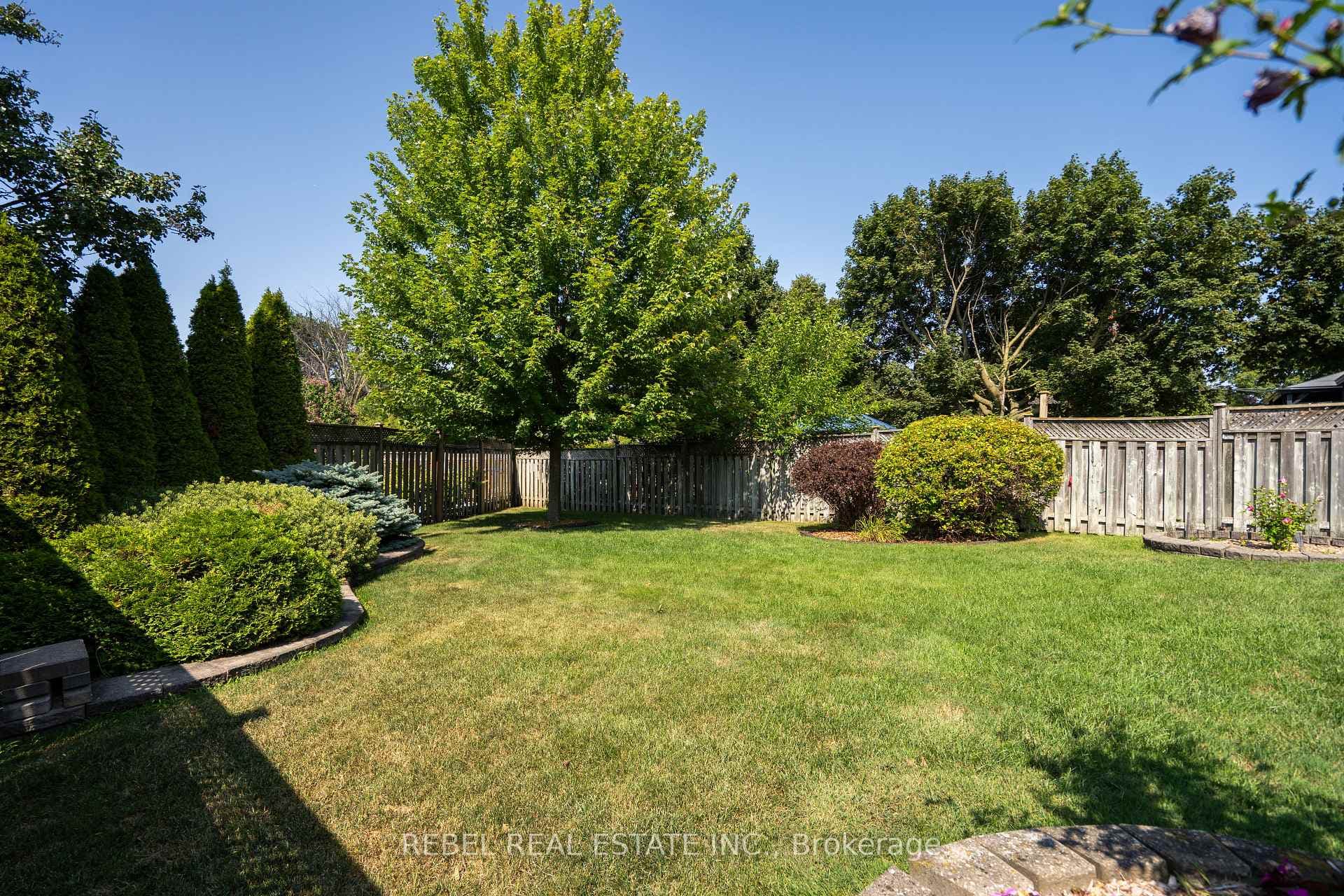 696 Atwood Crescent photo 42