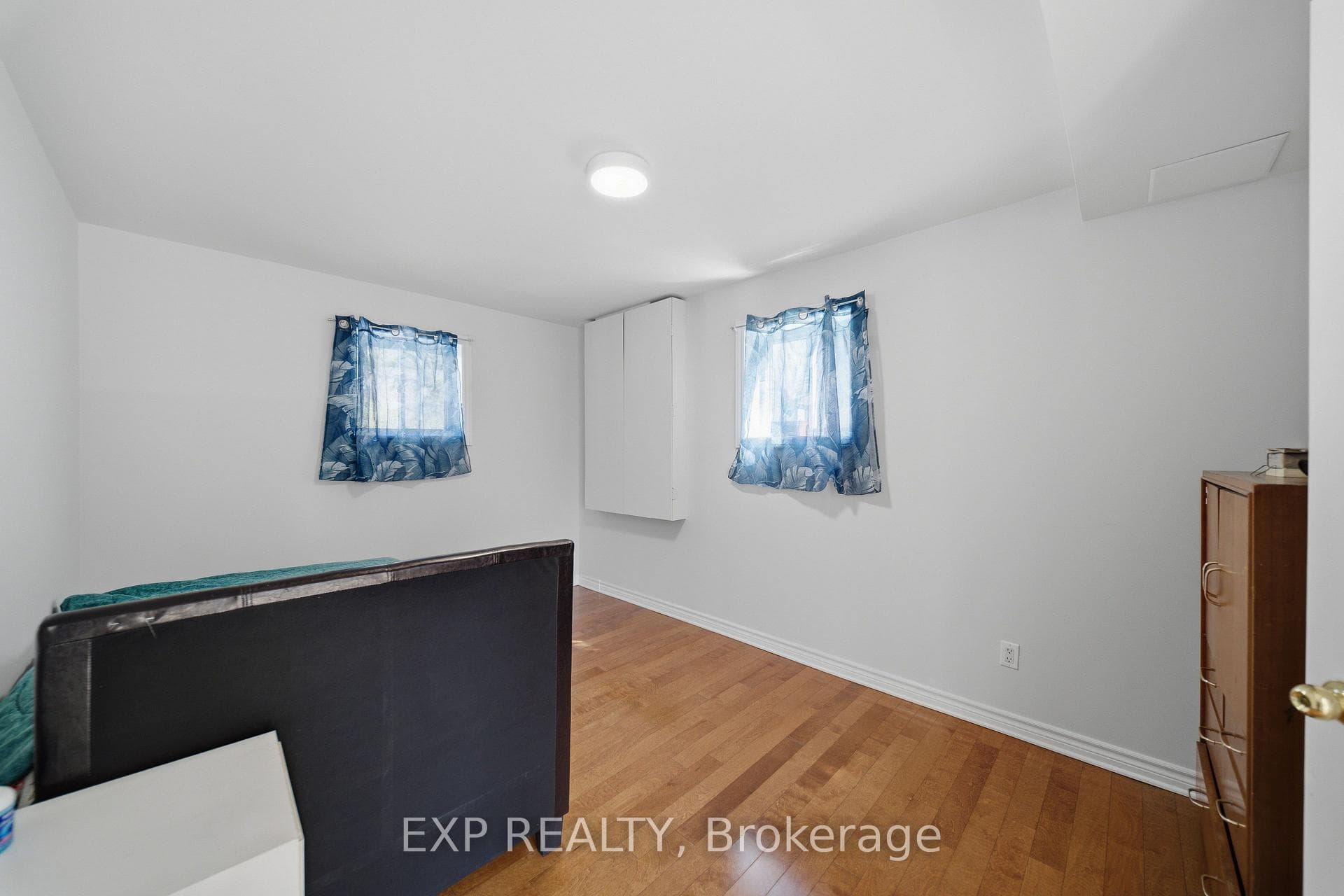 568 LAKE GEORGE Road photo 32