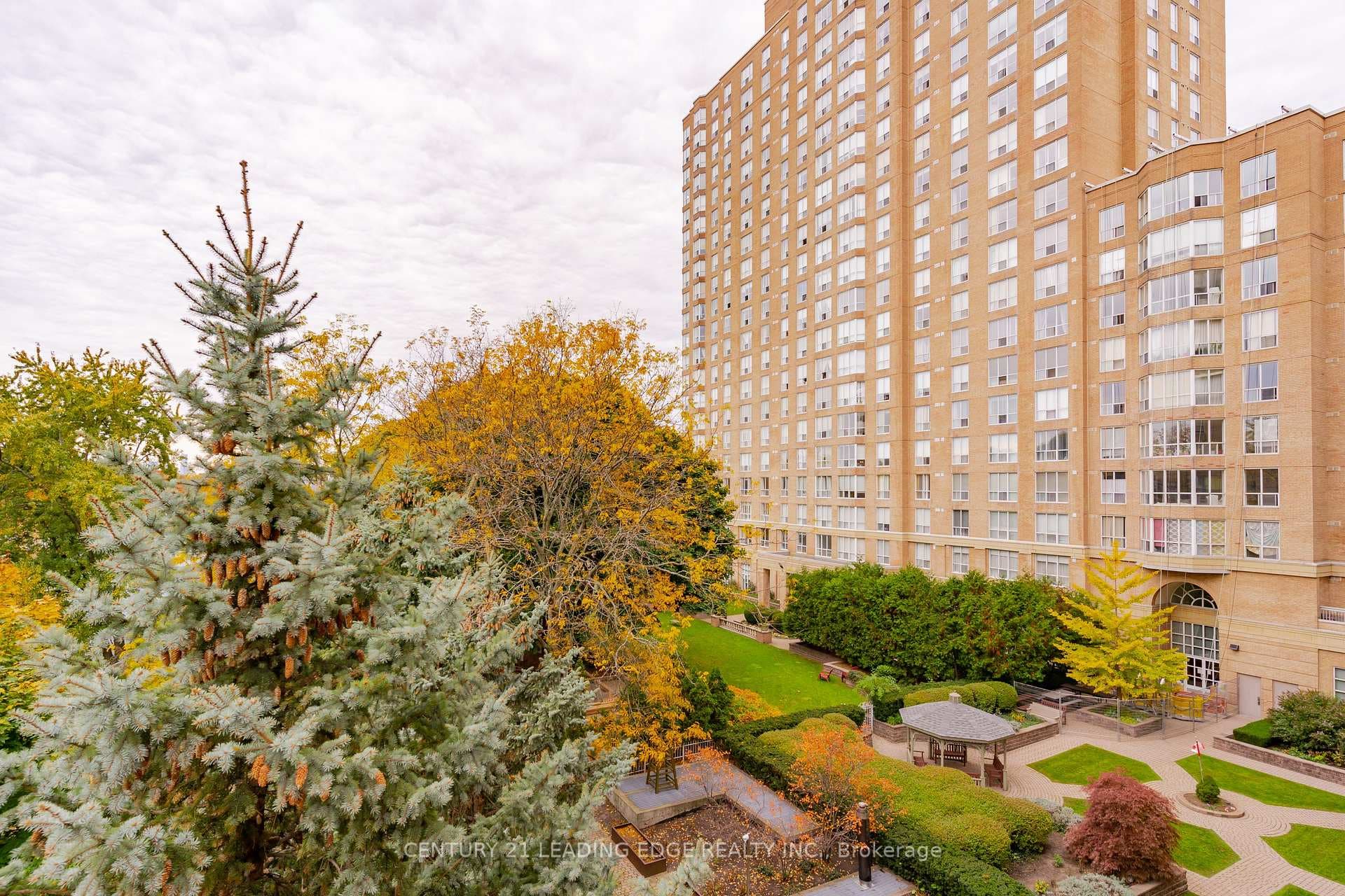 11 Thorncliffe Park Drive Unit 413 photo 29