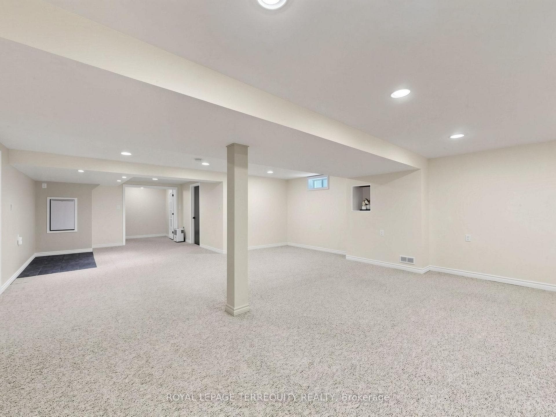 19 Johnson Crescent photo 38