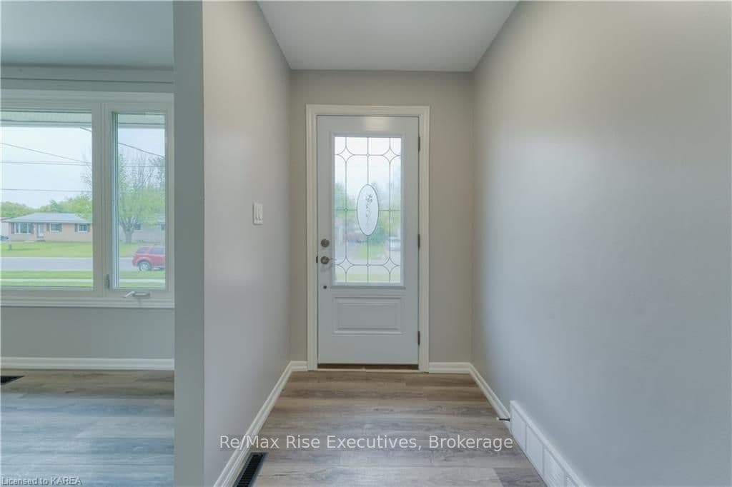 631 AYLMER Crescent Unit 1 photo 19