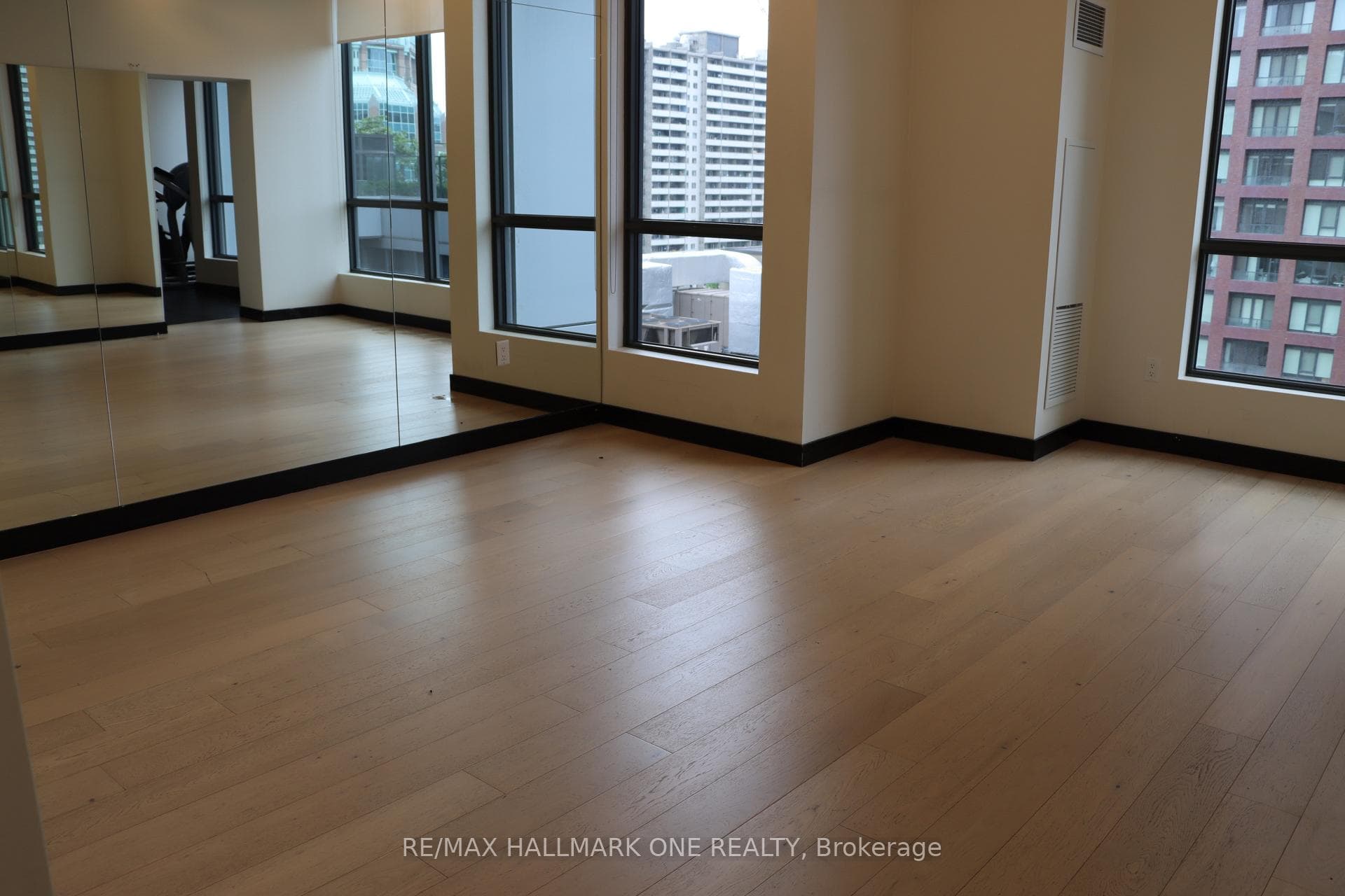 395 Bloor Street Unit 2209 photo 13
