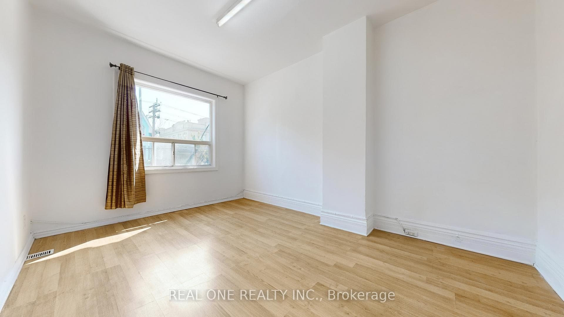 250 Bathurst Street photo 17