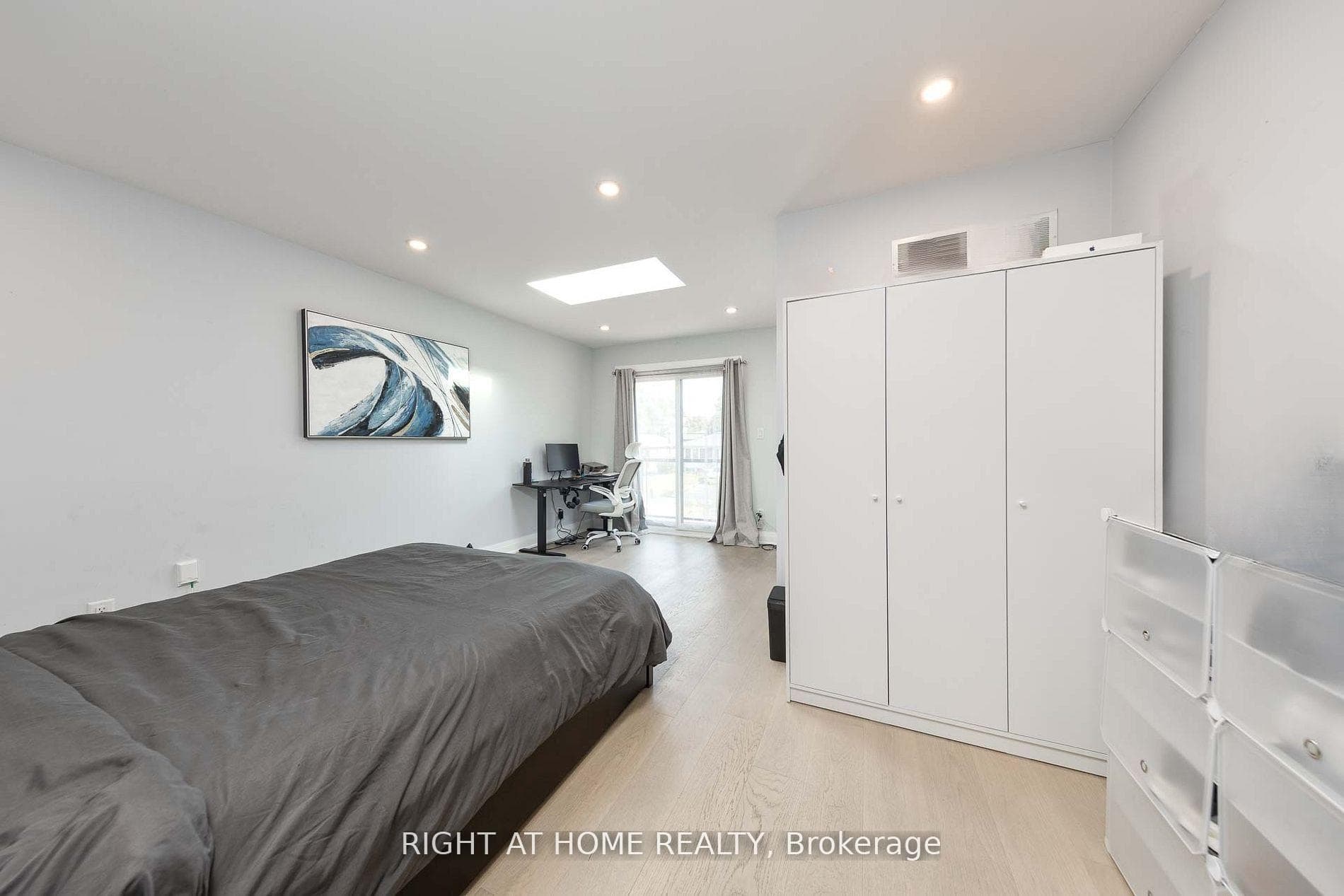 574A Pharmacy Avenue photo 26
