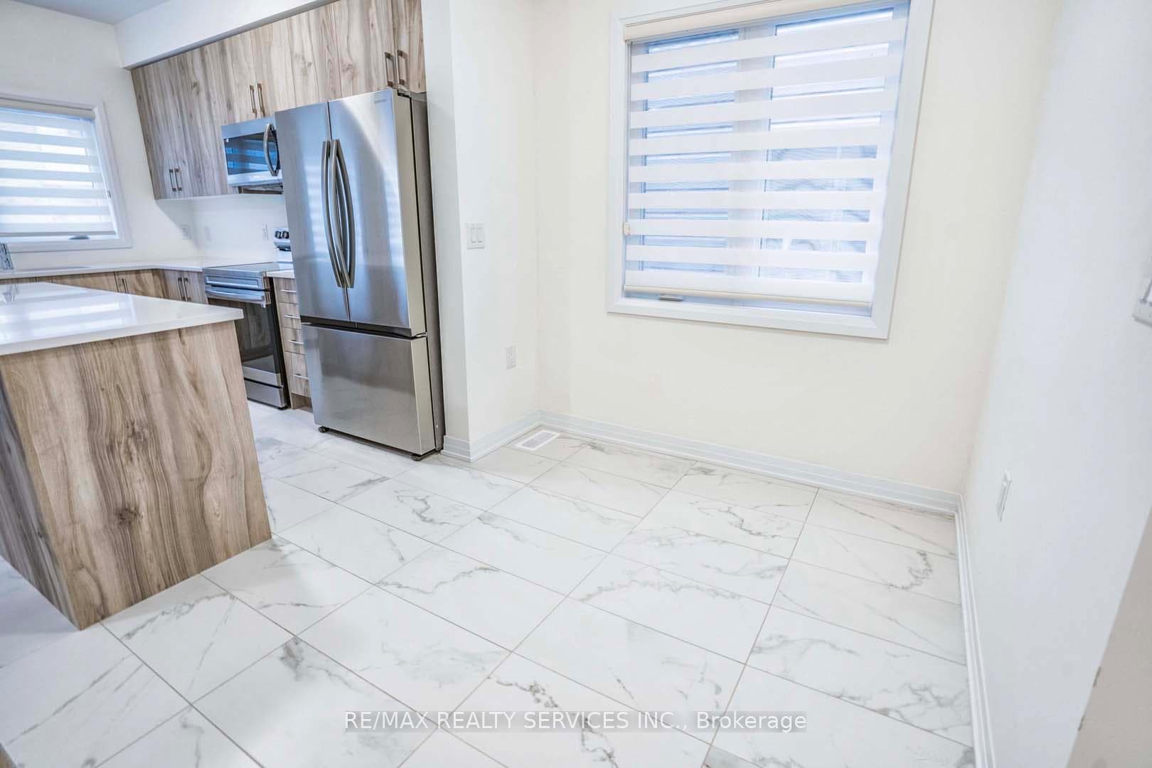 472 Adelaide Street photo 18