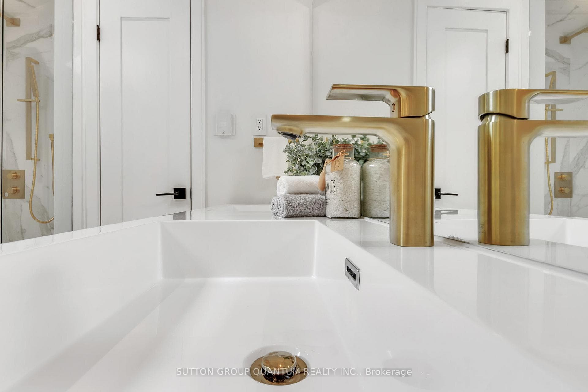 Double vanity with elegant brass fixtures