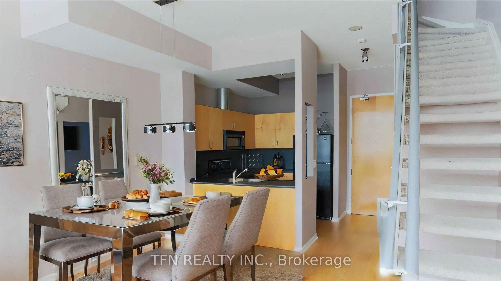 388 Richmond Street Unit 704 photo 2