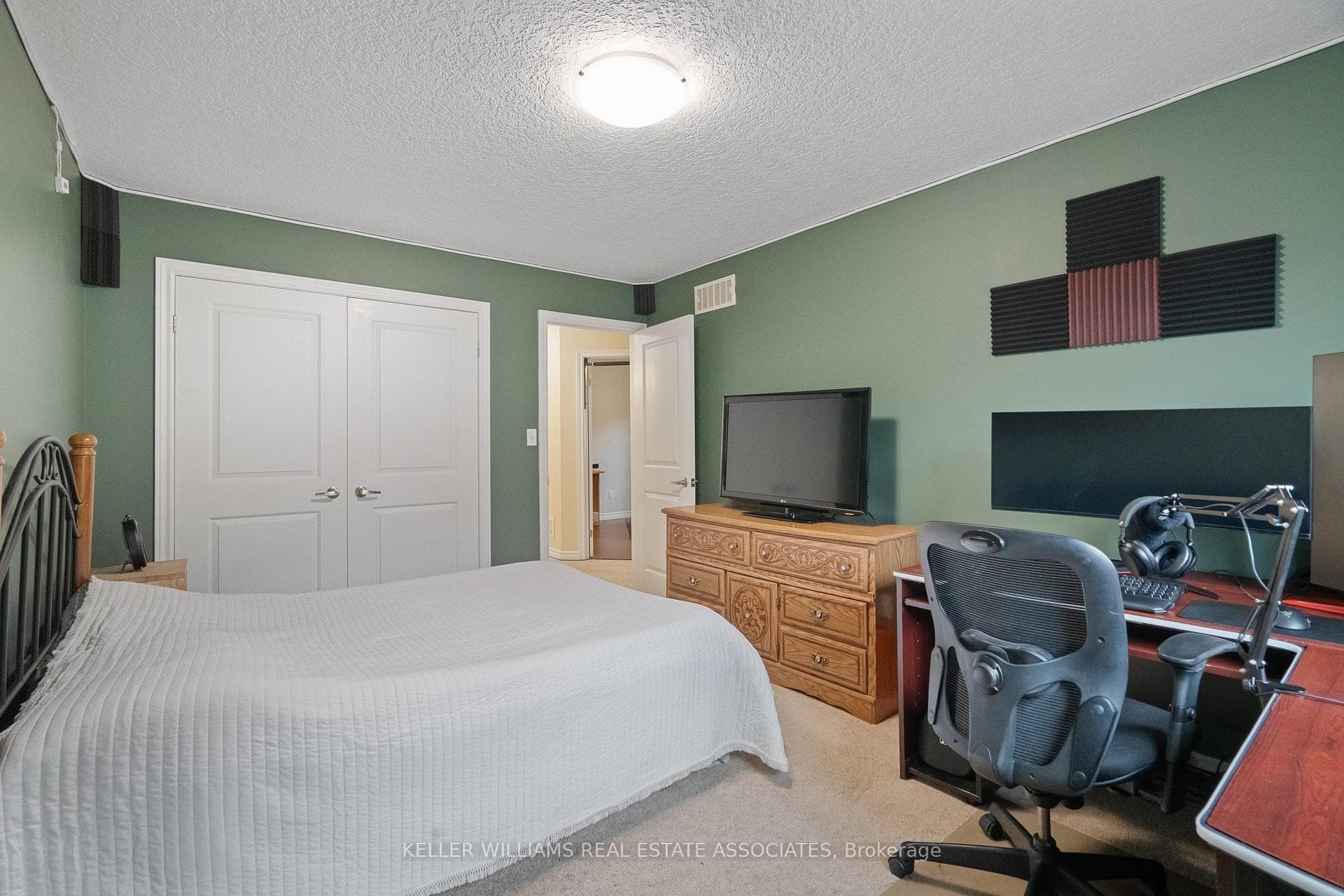 95 Yates Avenue photo 23