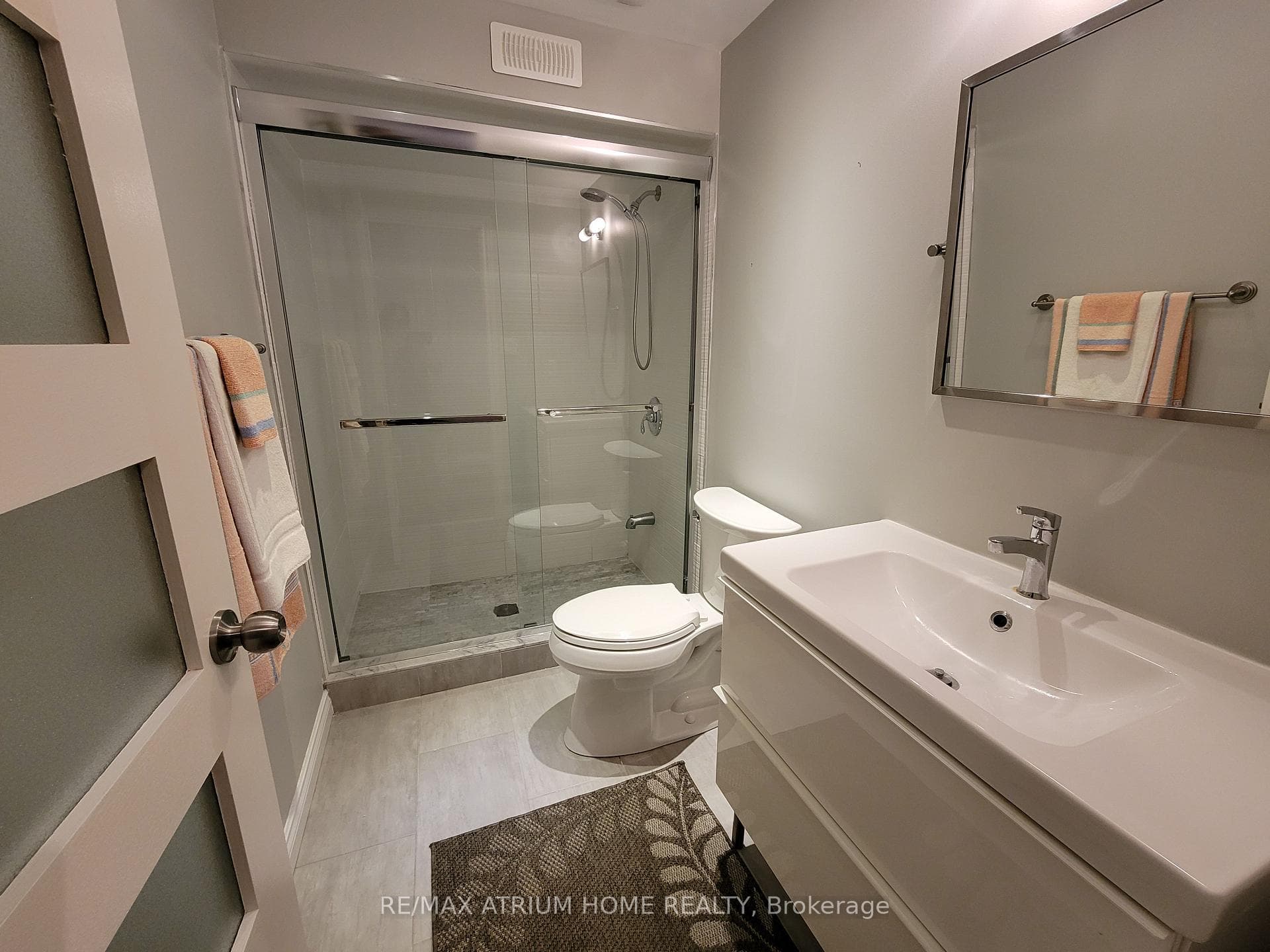99 Hazelton Avenue photo 32